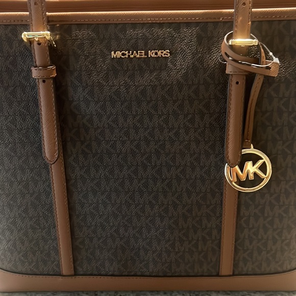 Michael Kors Jet Set Travel Large Shoulder Tote Brown - Picture 2 of 5